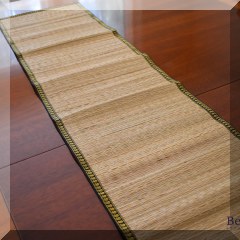K24. Table runner.